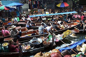 I mercati galleggianti della Thailandia: un'esperienza unica